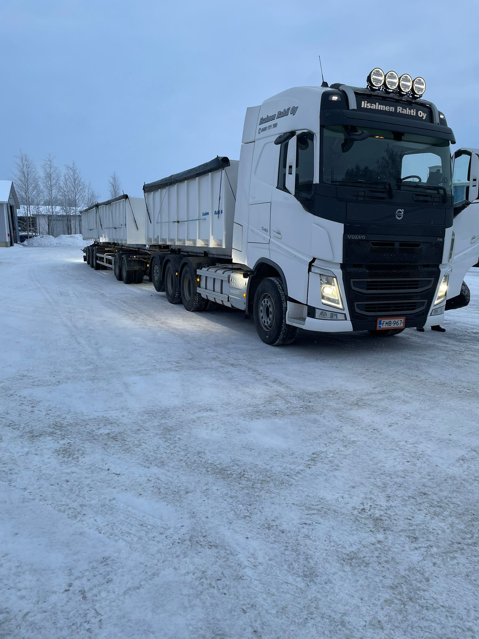 Sora-, asfaltti- sekä rouhekuljetukset
Betoniteollisuudelle tarttumaton muovipinnoitus lavoissa